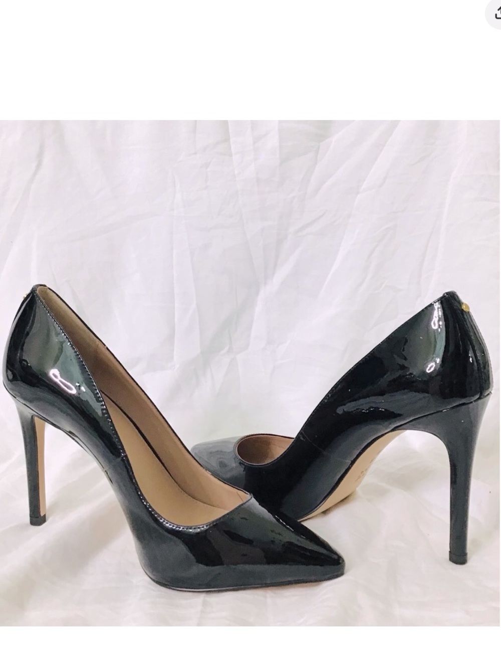 BCBG Heidi Leather Pump  NWOT
